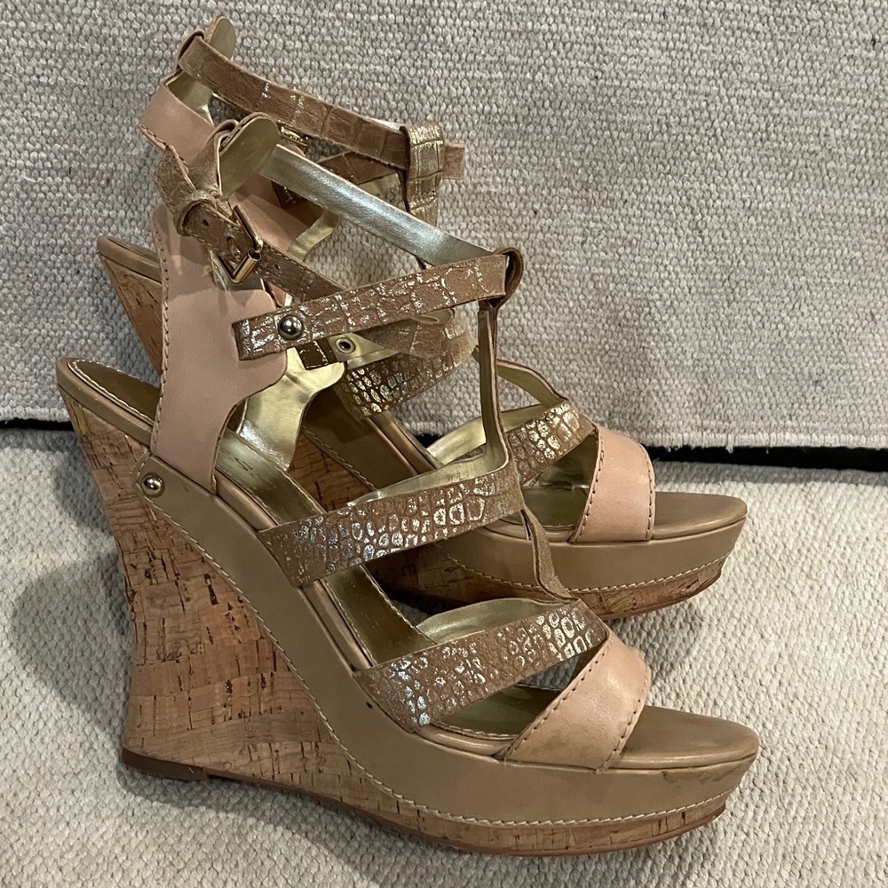 Guess size 8 wm’s Tan and Gold Wedge high heel Sandals